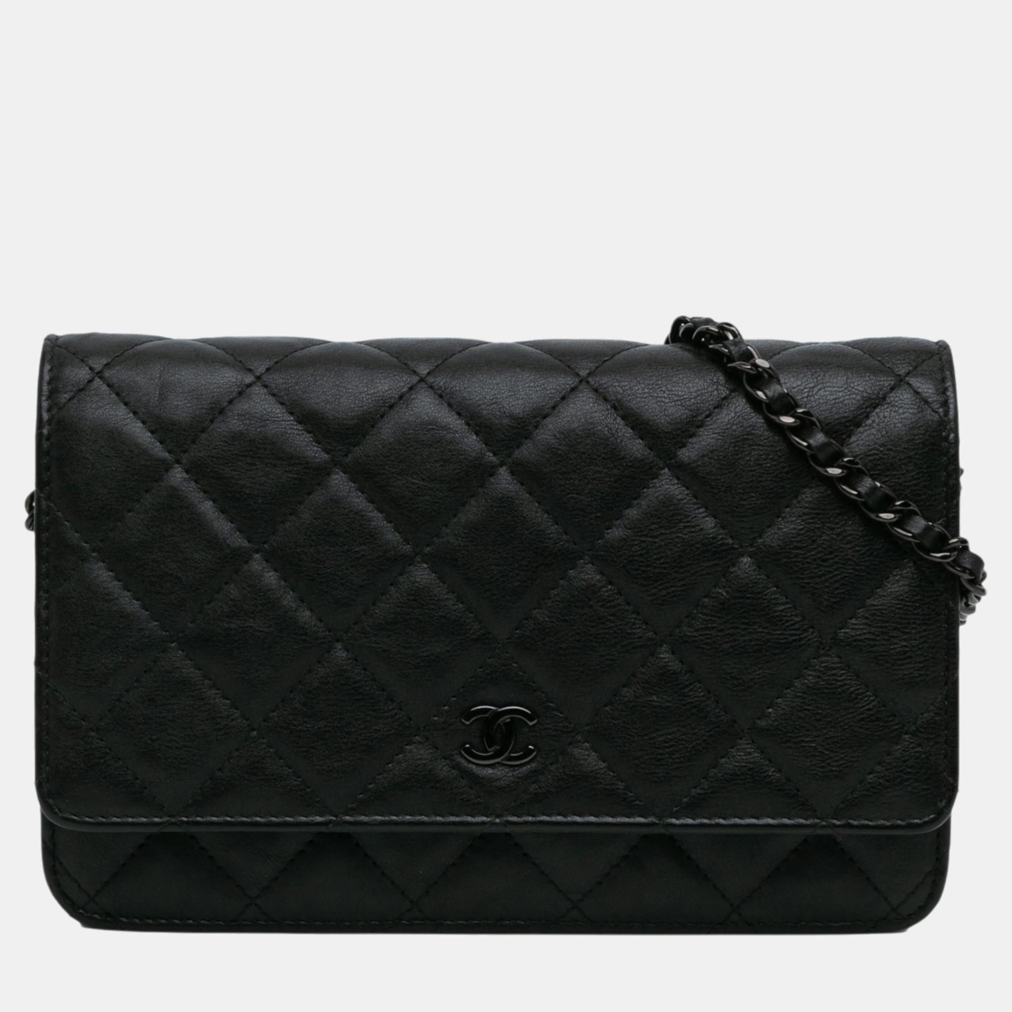 chanel black quilted crumpled calfskin so black wallet on chain