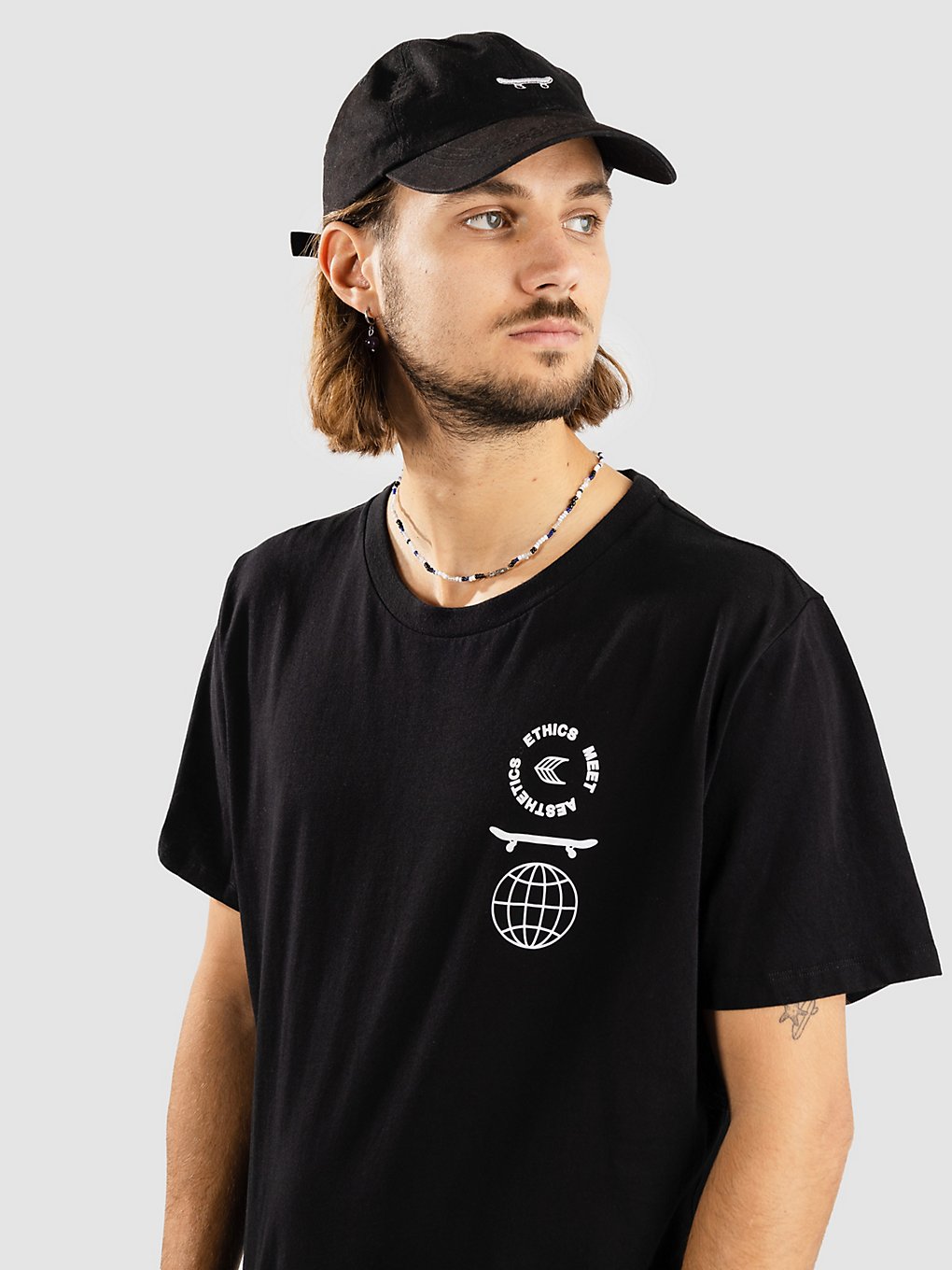cariuma ethics meets aesthetics t-shirt black