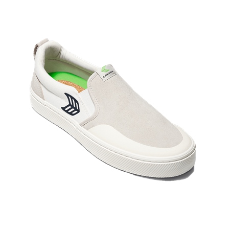 cariuma slip on skate pro shoes - off white & black logo